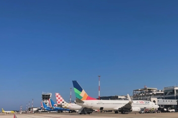 Egy dél-olaszországi repülőtéren elfogyott az üzemanyag