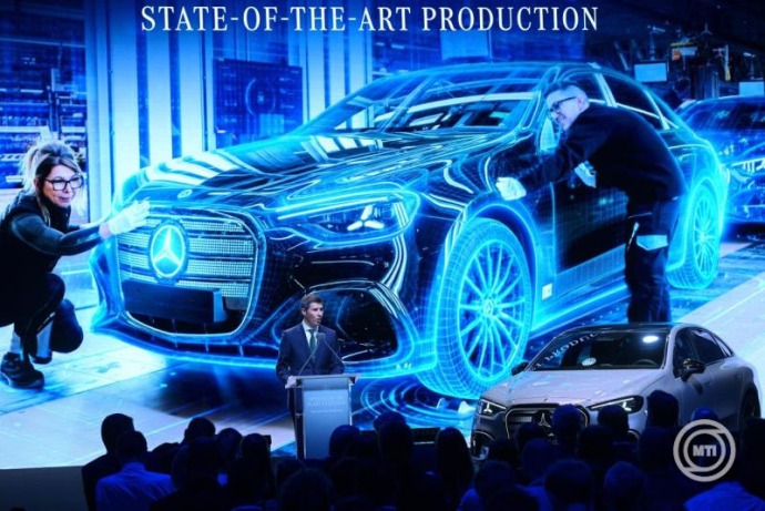 Átadták a Mercedes-Benz kibővített kecskeméti gyárát