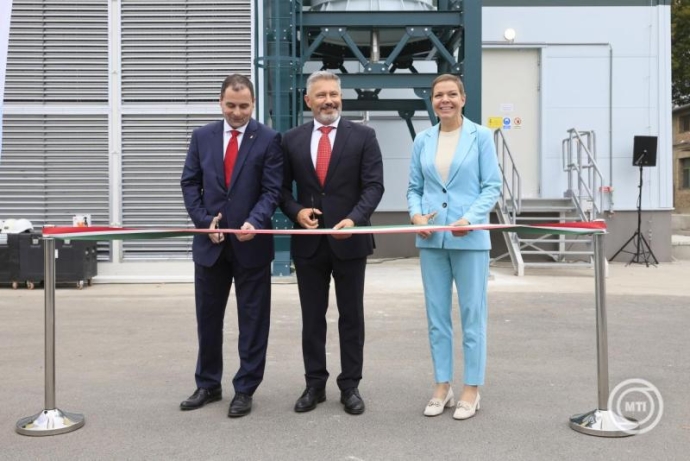 Gázmotoros, hibrid erőművi blokkot adtak át Csepelen