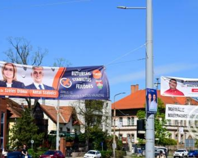 Ma jár le a határidő a választási plakátok eltávolítására