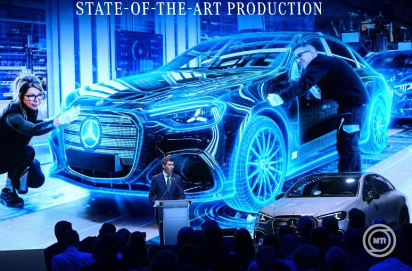 Átadták a Mercedes-Benz kibővített kecskeméti gyárát